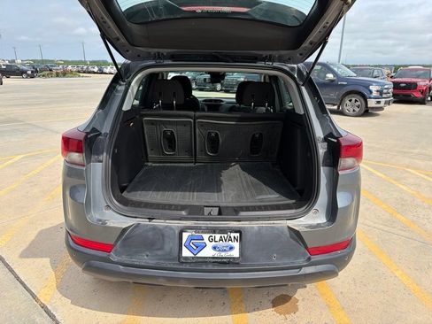 Used 2021 Chevrolet TrailBlazer LS w/ LPO, Blackout Package FWD image 20