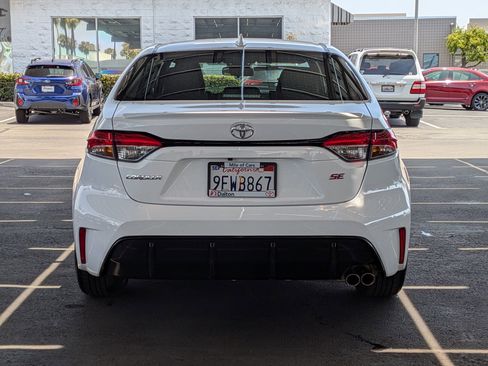 Used 2023 Toyota Corolla SE w/ SE Premium Package FWD image 3