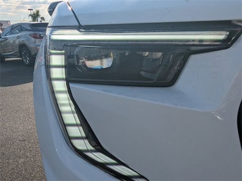 Used 2025 GMC Acadia Elevation image 9