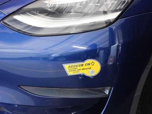 Used 2020 Tesla Model 3 Standard Range Plus image 12