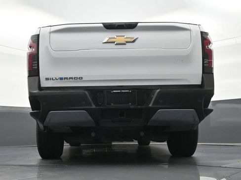 Used 2025 Chevrolet Silverado EV LT AWD/4WD image 27