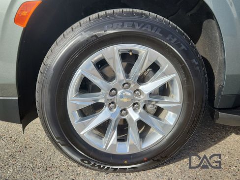 Used 2023 Chevrolet Suburban Premier image 11