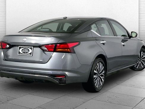 Used 2025 Nissan Altima 2.5 SV image 13