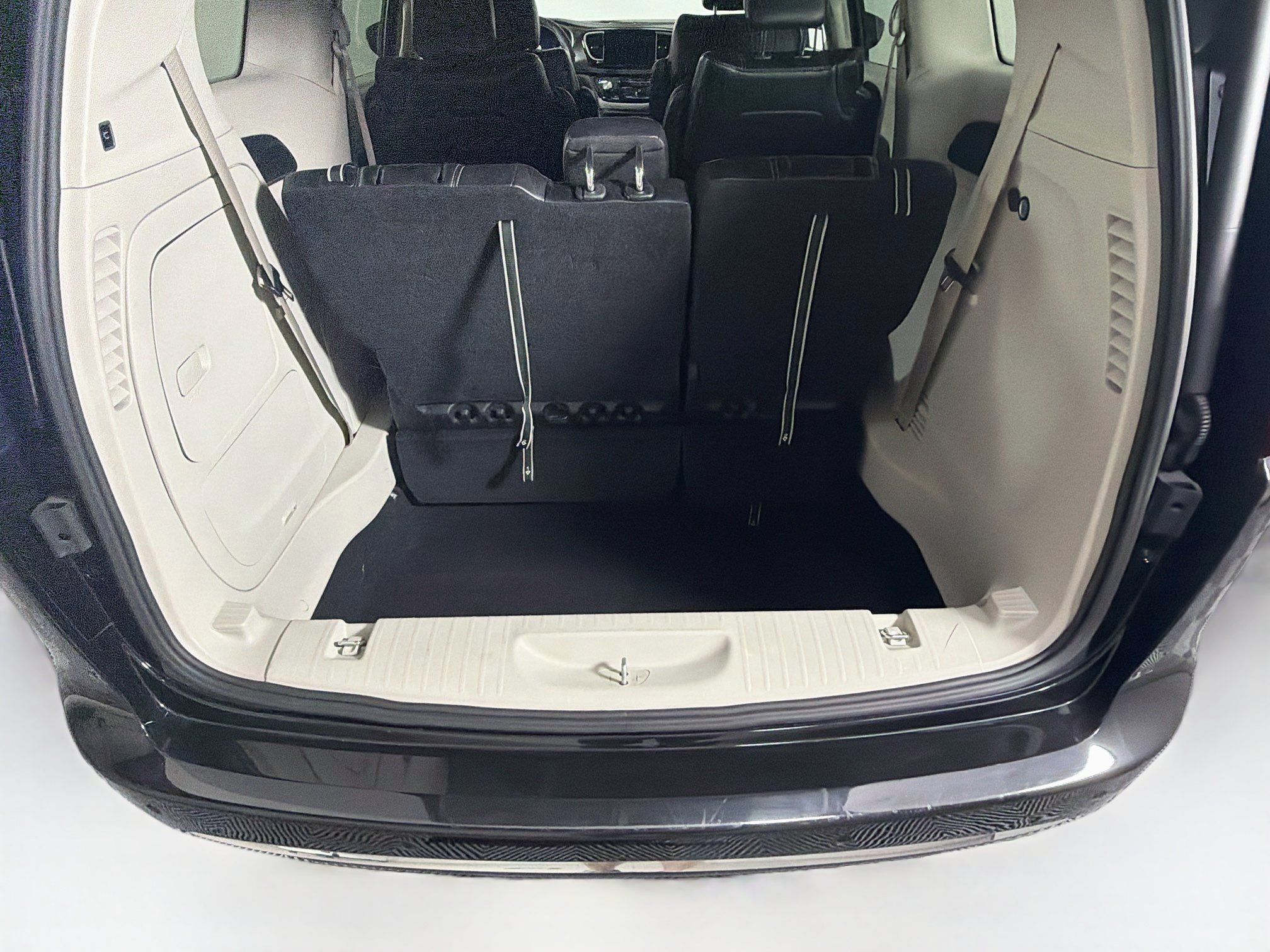 Used 2023 Chrysler Pacifica Touring-L FWD image 30