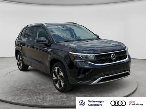 Used 2024 Volkswagen Taos SE AWD/4WD image 3