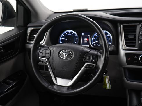 Used 2017 Toyota Highlander Plus image 14
