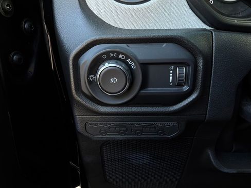 Used 2025 Jeep Wrangler Unlimited Sport AWD/4WD image 18