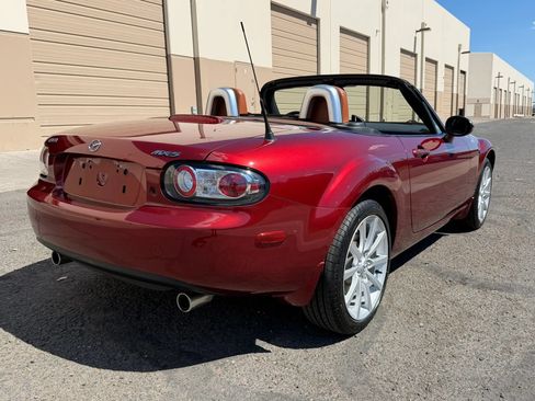 Used 2006 MAZDA MX-5 Miata Grand Touring w/ Premium Pkg RWD image 9