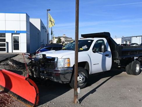 Used 2014 Chevrolet Silverado 3500 W/T w/ Snow Plow Prep Package image 8