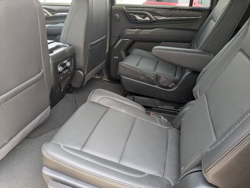 Used 2024 GMC Yukon XL Denali image 24