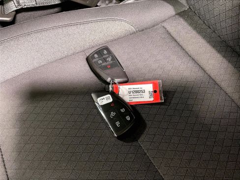 Used 2024 Chevrolet Silverado 1500 LT image 30