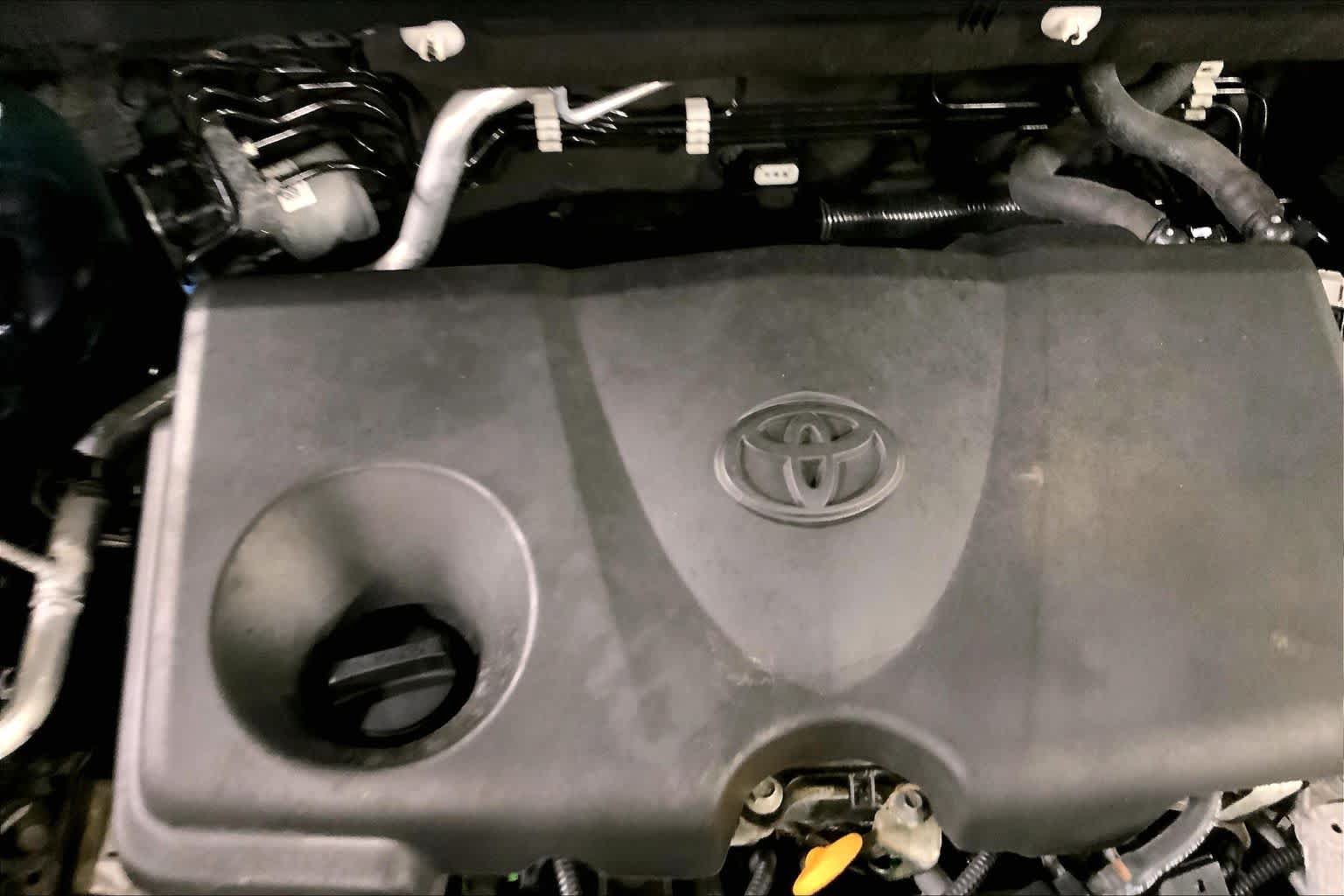 Certified 2021 Toyota RAV4 XLE Premium AWD/4WD image 33