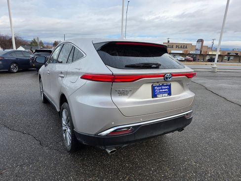 Used 2024 Toyota Venza Limited image 3