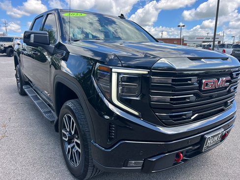 Used 2023 GMC Sierra 1500 AT4 w/ AT4 Preferred Package AWD/4WD image 3