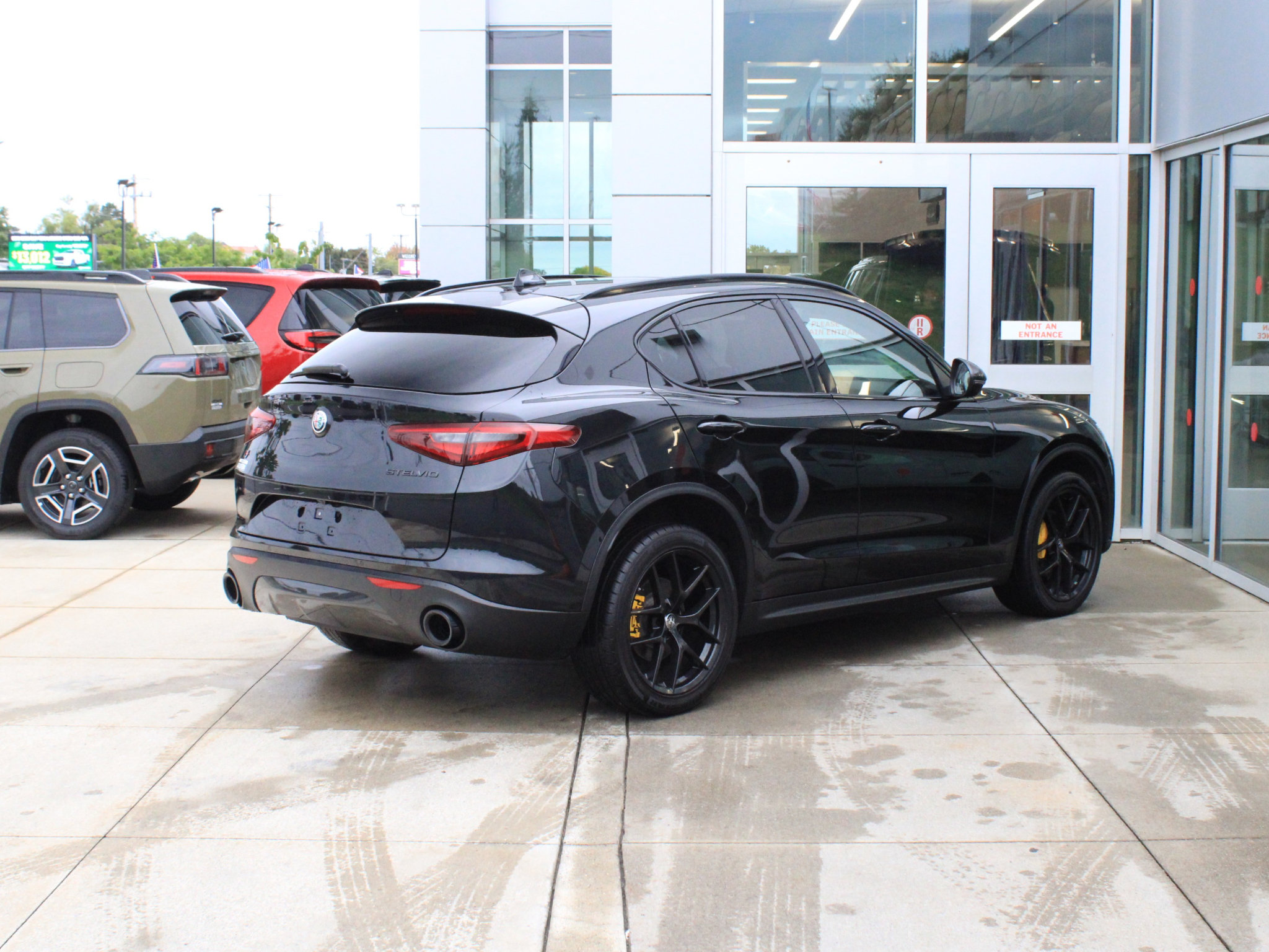 Used 2019 Alfa Romeo Stelvio AWD w/ Nero Edizione image 6