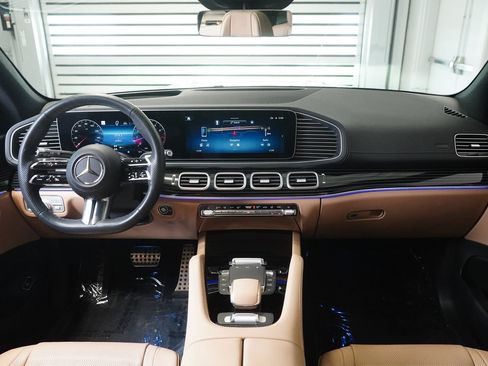 Used 2024 Mercedes-Benz GLS 580 4MATIC image 15