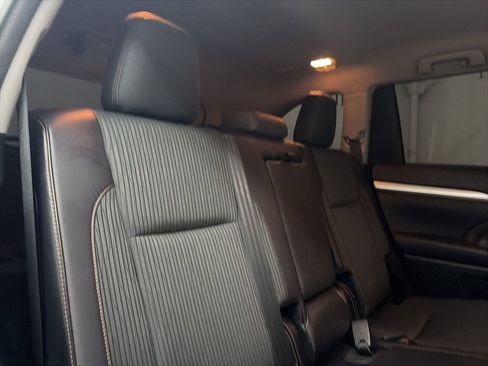 Used 2015 Toyota Highlander Plus image 30