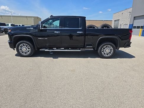 Used 2023 Chevrolet Silverado 3500 High Country AWD/4WD image 3