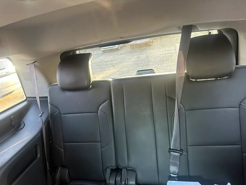 Used 2015 GMC Yukon SLT w/ Open Road Package AWD/4WD image 19