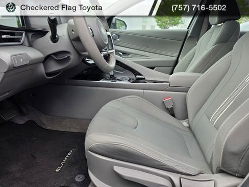 Used 2024 Hyundai Elantra SEL w/ Convenience Package FWD image 8
