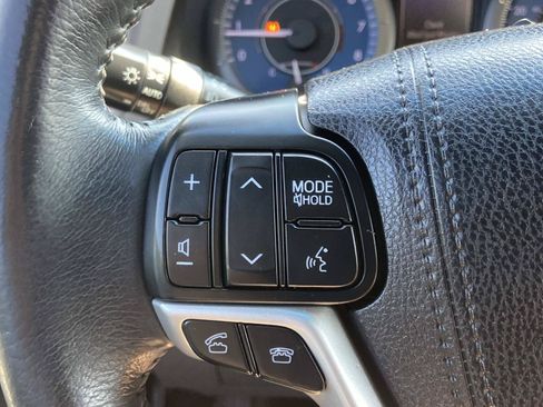 Used 2017 Toyota Sienna XLE w/ XLE Navigation Package FWD image 24