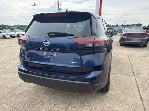 Used 2025 Nissan Rogue SV AWD/4WD image 11