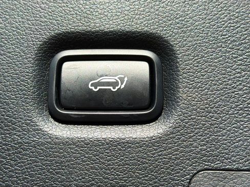 Used 2019 Hyundai Santa Fe Limited FWD image 12