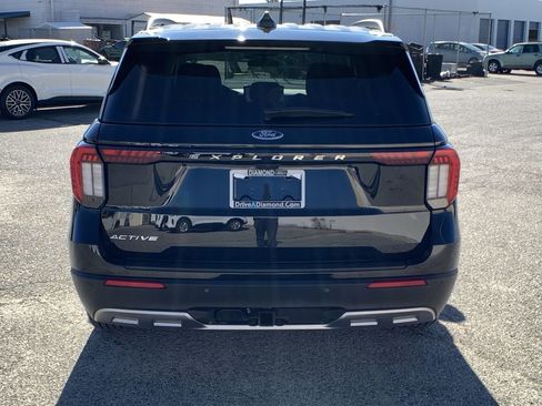 Used 2025 Ford Explorer Active w/ Active Comfort Package image 7