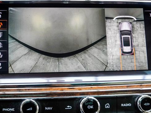 Used 2021 Bentley Bentayga AWD/4WD image 34