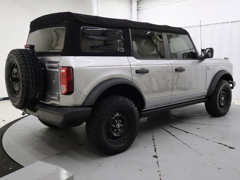 Used 2022 Ford Bronco Black Diamond image 4