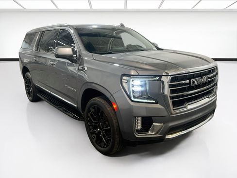 Used 2022 GMC Yukon XL SLT w/ SLT Premium Package AWD/4WD image 3