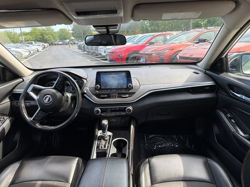 Used 2024 Nissan Altima 2.5 SR FWD image 15