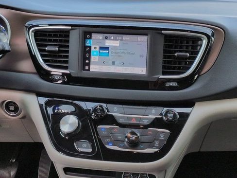 Used 2023 Chrysler Voyager LX FWD image 18