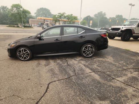 Used 2025 Nissan Sentra SR FWD image 23