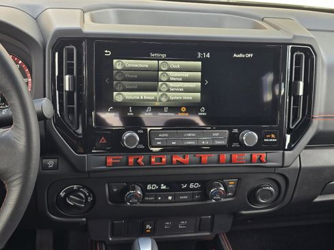 Used 2025 Nissan Frontier PRO-4X image 16