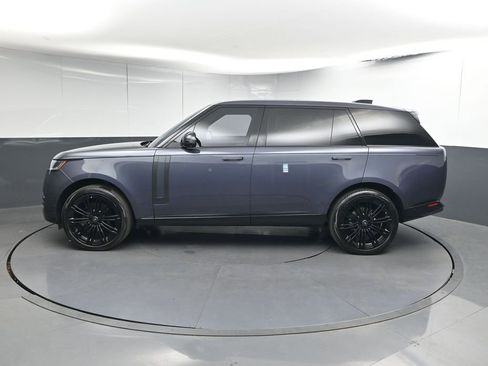 Used 2024 Land Rover Range Rover Long Wheelbase SE image 2