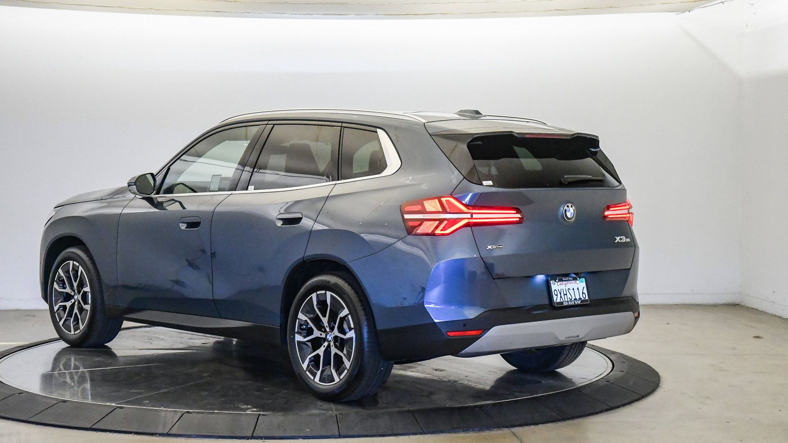 Used 2026 BMW X3 xDrive30i w/ Premium Package AWD/4WD image 2