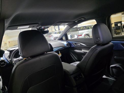 Used 2026 Chevrolet Equinox EV LT w/ Convenience Package II FWD image 15