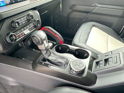 New 2026 Ford Bronco Outer Banks AWD/4WD image 12