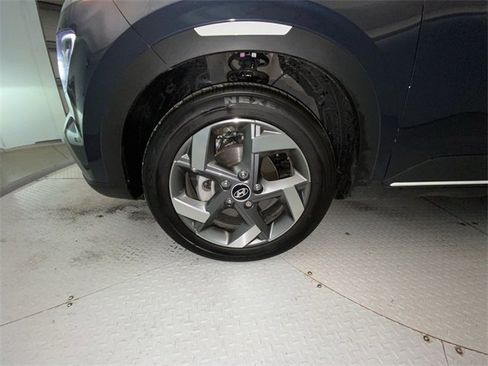 Used 2025 Hyundai Venue Limited image 10