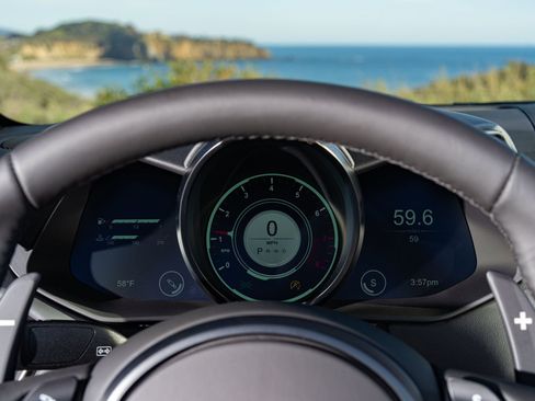 Used 2023 Aston Martin V8 Vantage Roadster RWD image 14