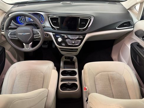 Used 2018 Chrysler Pacifica Touring Plus FWD image 16