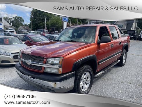 Used 2003 Chevrolet Avalanche 4x4 w/ Suspension Package, Off-Road image 1