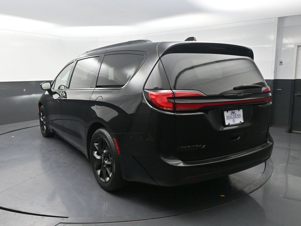 Used 2025 Chrysler Pacifica Limited FWD image 8