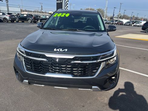 Certified 2024 Kia Seltos EX image 2