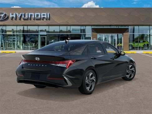 New 2025 Hyundai Elantra Sport image 4