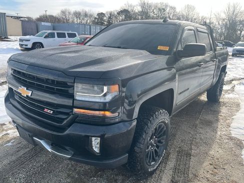 Used 2018 Chevrolet Silverado 1500 LT w/ All Star Edition image 5