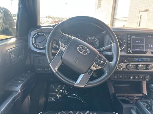 Used 2021 Toyota Tacoma TRD Off-Road w/ Technology Package AWD/4WD image 3