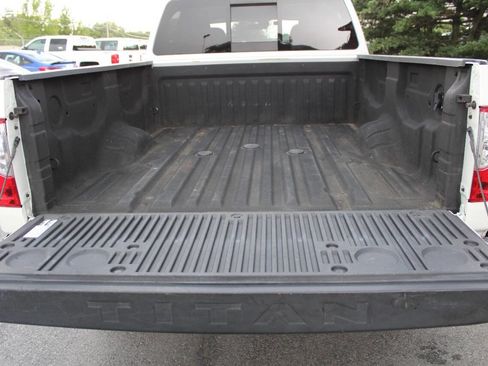 Used 2019 Nissan Titan PRO-4X image 18