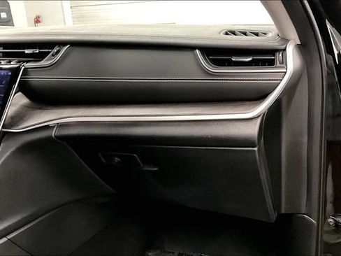 Used 2023 Jeep Grand Cherokee L Limited AWD/4WD image 19